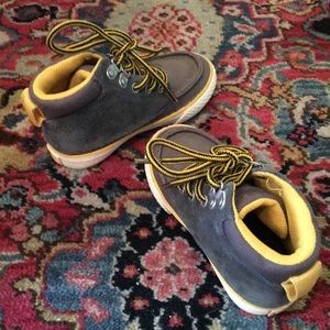 Hanna Andersson boys size 9 chukka boots